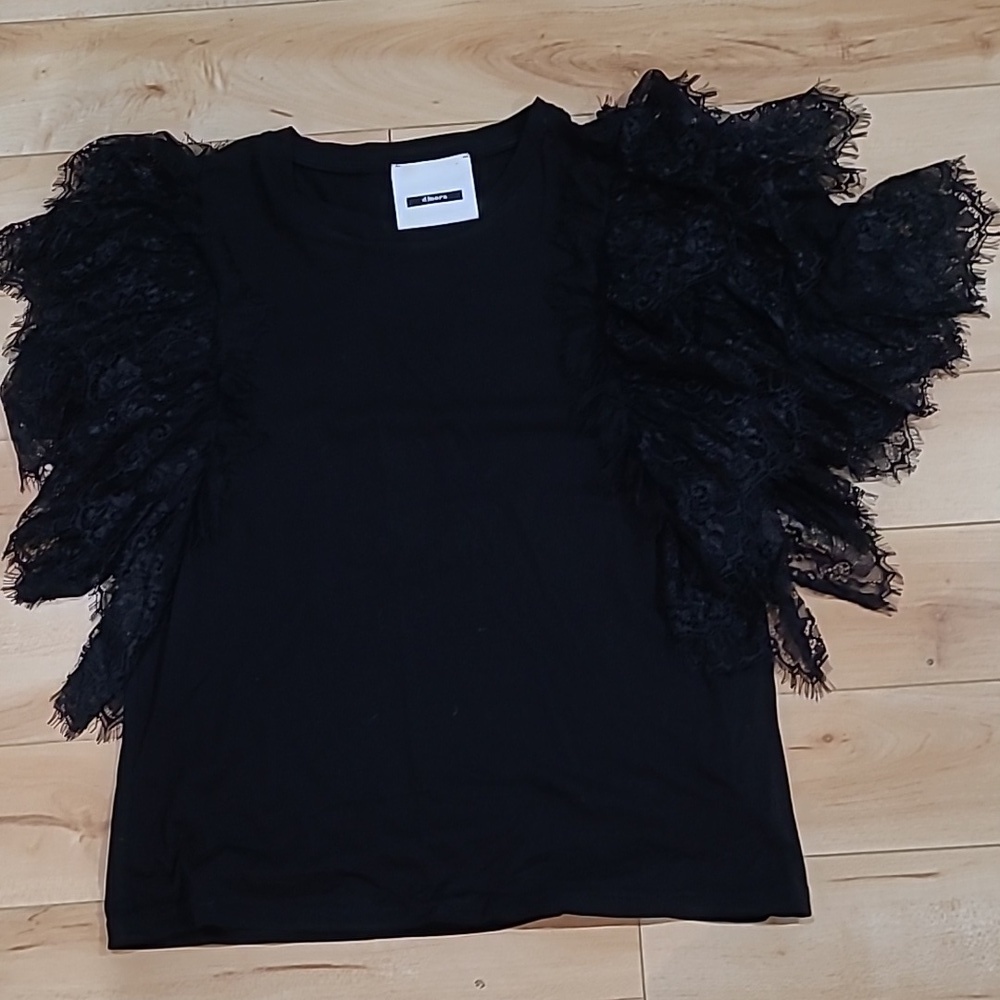 Dmora women's size medium (I think) shirt
